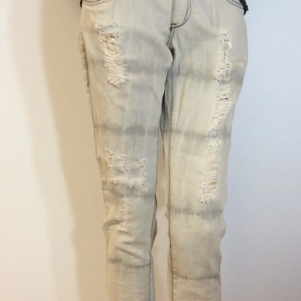 H BRAND DESTROYED GRAY WASH SKINNY JEANS